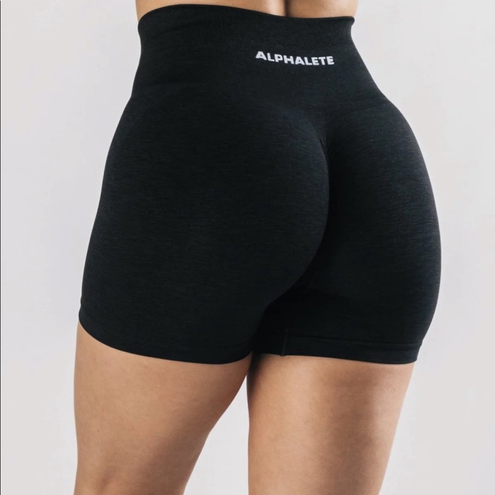 Alphalete Amplify shorts 4.5” black NWT - Picture 2 of 5
